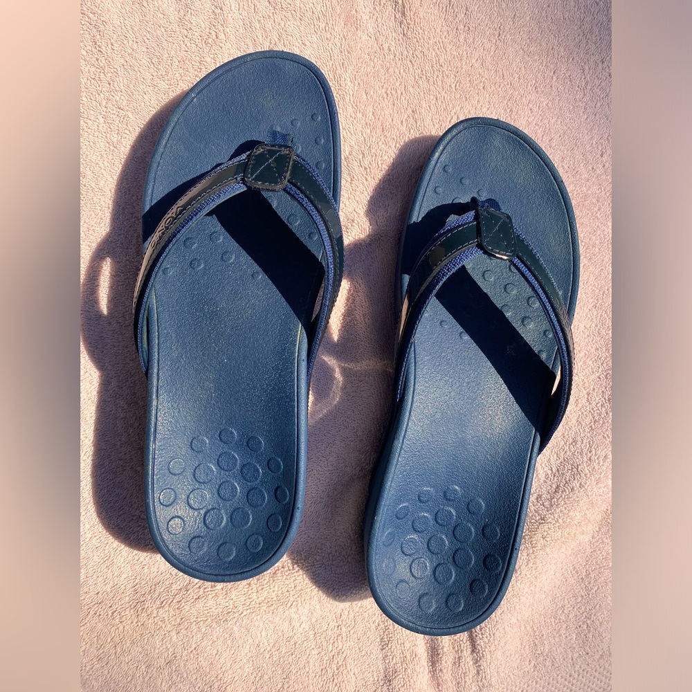 Vionic Pacific HighTide patent blue sandals.